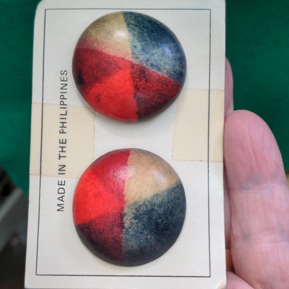 A258  ♨️ 5 For $30 ♨️  Wood/ Coconut Necklace & Post Pierced Earrings - Picture 2 of 5